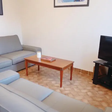 2 Bedroom Cozy In Bocage *